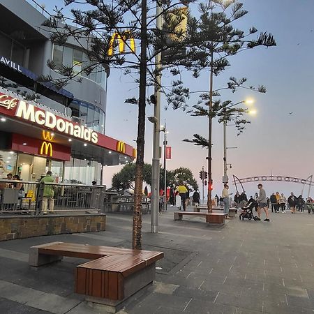 Beachside Apartment In The Heart Of Surfers Paradise - Free Parking โกลด์โคสต์ ภายนอก รูปภาพ