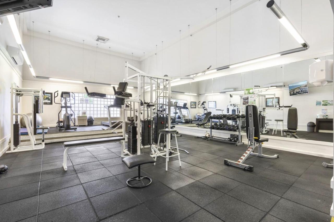 Beachside Apartment In The Heart Of Surfers Paradise - Free Parking โกลด์โคสต์ ภายนอก รูปภาพ