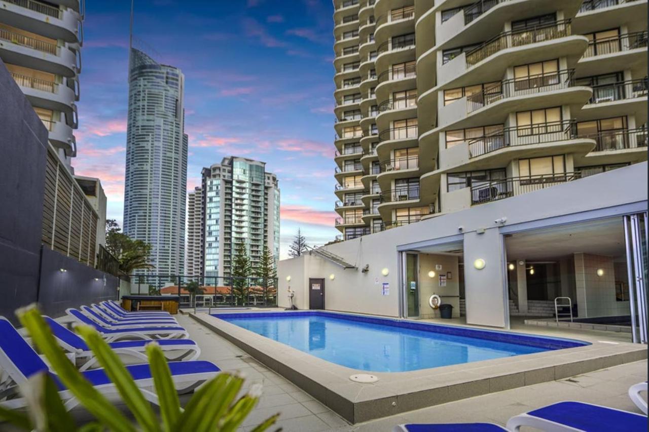 Beachside Apartment In The Heart Of Surfers Paradise - Free Parking โกลด์โคสต์ ภายนอก รูปภาพ
