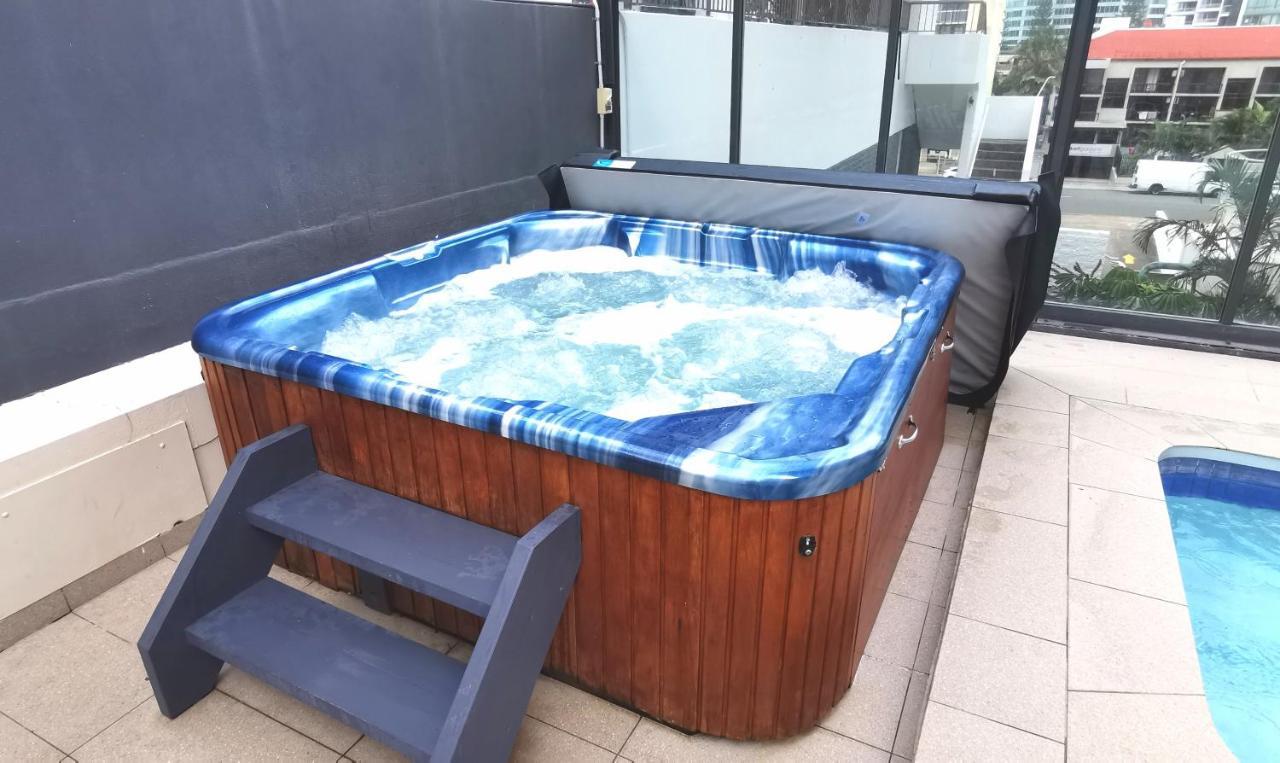 Beachside Apartment In The Heart Of Surfers Paradise - Free Parking โกลด์โคสต์ ภายนอก รูปภาพ