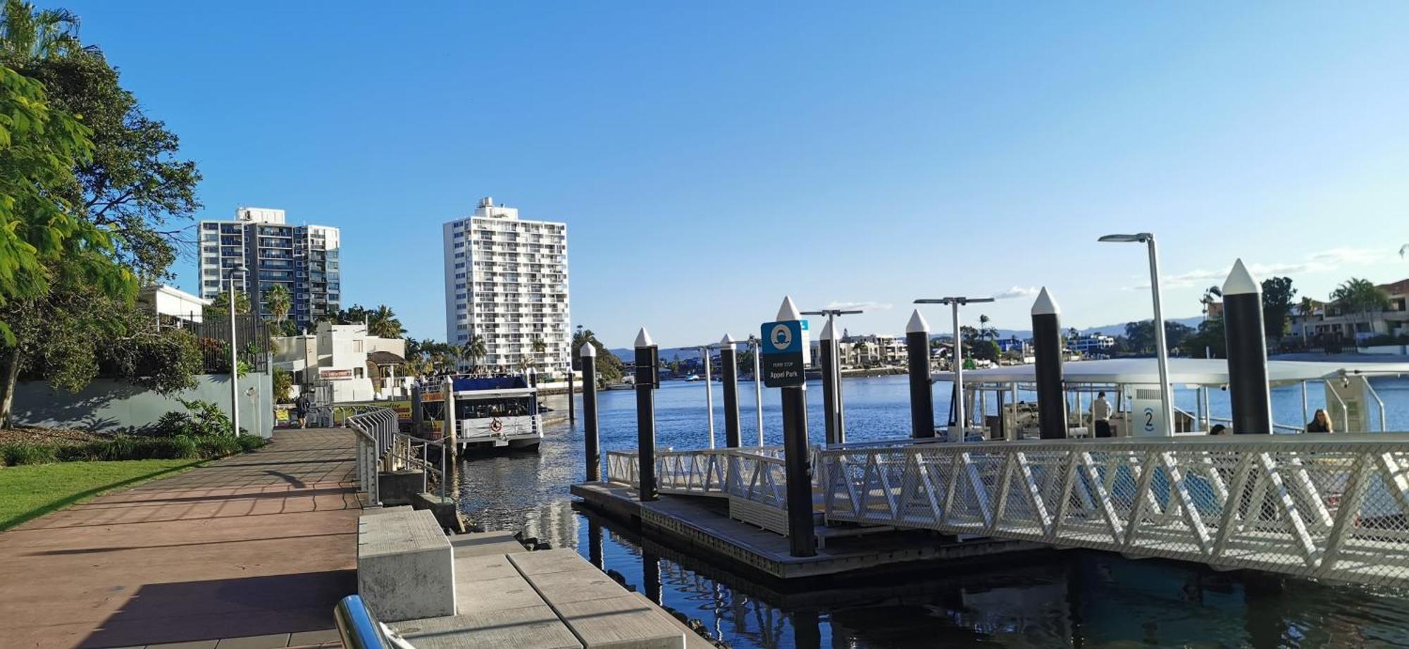 Beachside Apartment In The Heart Of Surfers Paradise - Free Parking โกลด์โคสต์ ภายนอก รูปภาพ