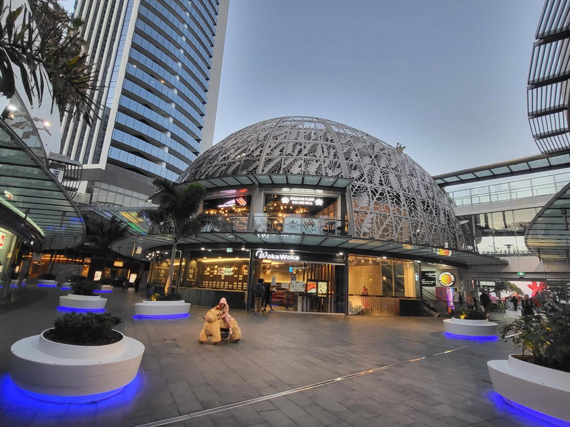 Beachside Apartment In The Heart Of Surfers Paradise - Free Parking โกลด์โคสต์ ภายนอก รูปภาพ